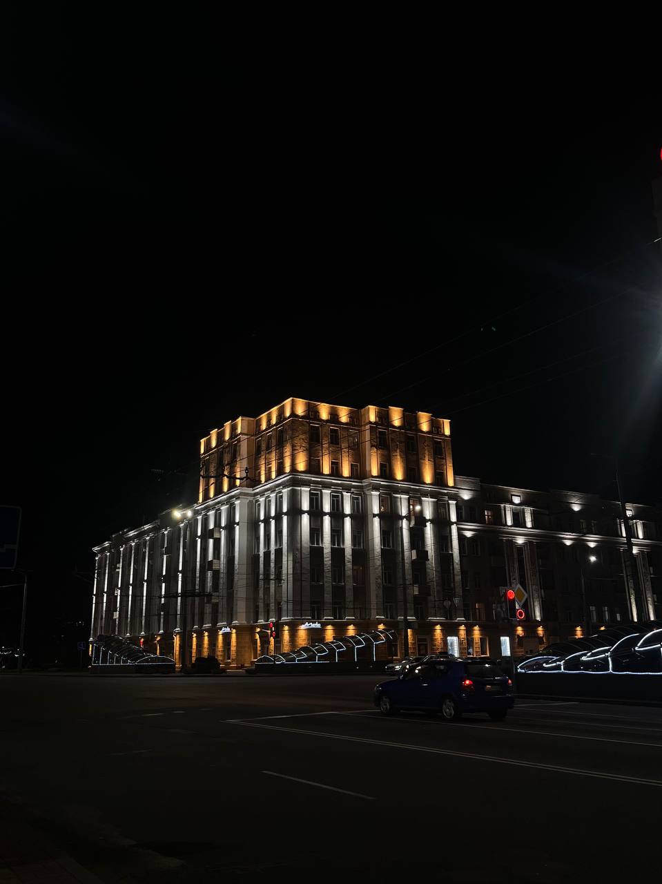 Фото зданий с подсветкой в ночном Могилеве.